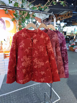 2025 new autumn and winter women's new chinese style camel velvet cotton jacket western style mother's cotton clothes back protector 2025 new autumn and winter women's new chinese style camel velvet cotton jacket western style mother's cotton clothes back protector