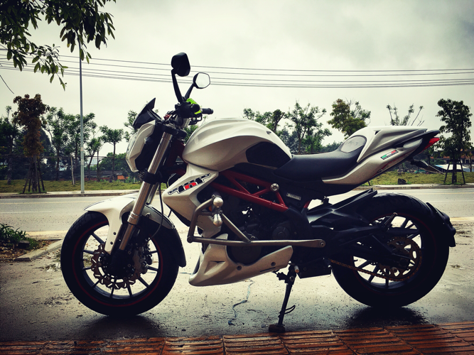 Yellow Dragon 300 modified oil tank widened diversion hood wide body tank to support custom color