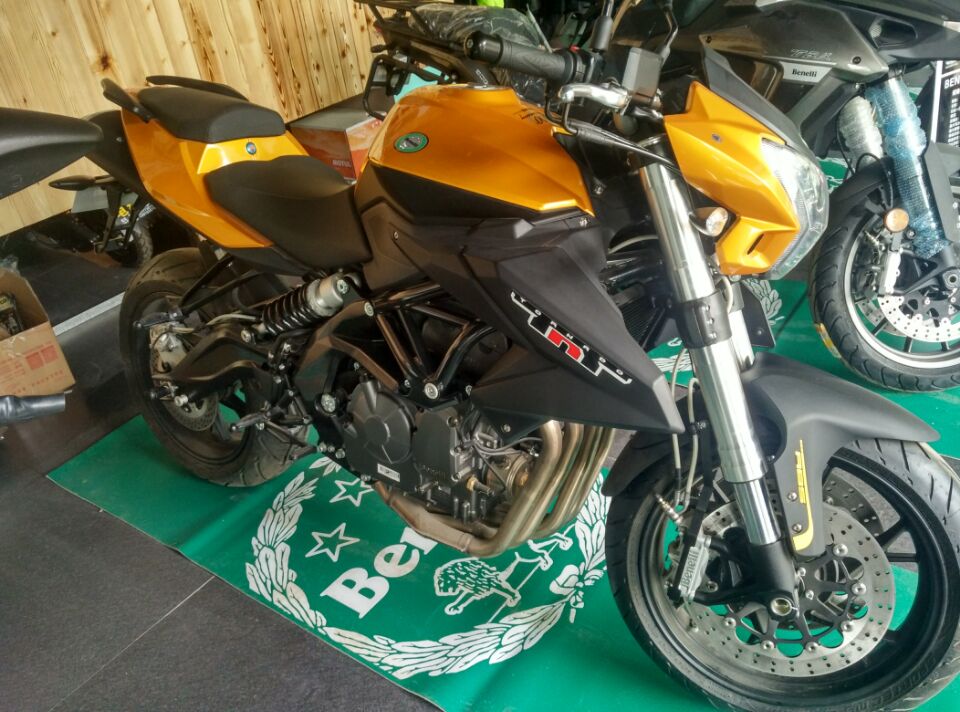 New 3M original fitted yellow dragon 300 sticker yellow dragon 600 sticker oil tank side plate applied with flower sticker TNT logo