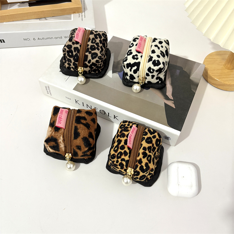 Trendy Retro Corduroy Leopard Print Earphone Bag Suitable for AirPods Earphone Protective Case Cosmetics Bag Portable Small Bag