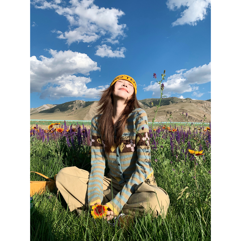 Xiaojunjun Britney Fair Isle Snowy Night/Fashionable Color-Block Striped Heart Jacquard Sweater Knit Cardigan Xiaojunjun Britney Fair Isle Snowy Night/Fashionable Color-Block Striped Heart Jacquard Sweater Knit Cardigan