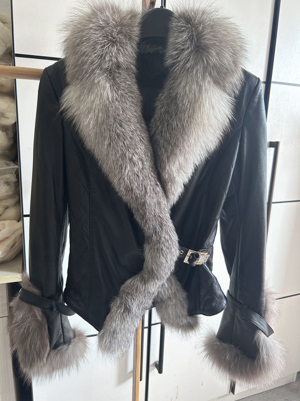 Genuine Leather Jacket, Women's Leather Coat with Added Cotton and Down, and Fox Fur. Genuine Leather Jacket, Women's Leather Coat with Added Cotton and Down, and Fox Fur.