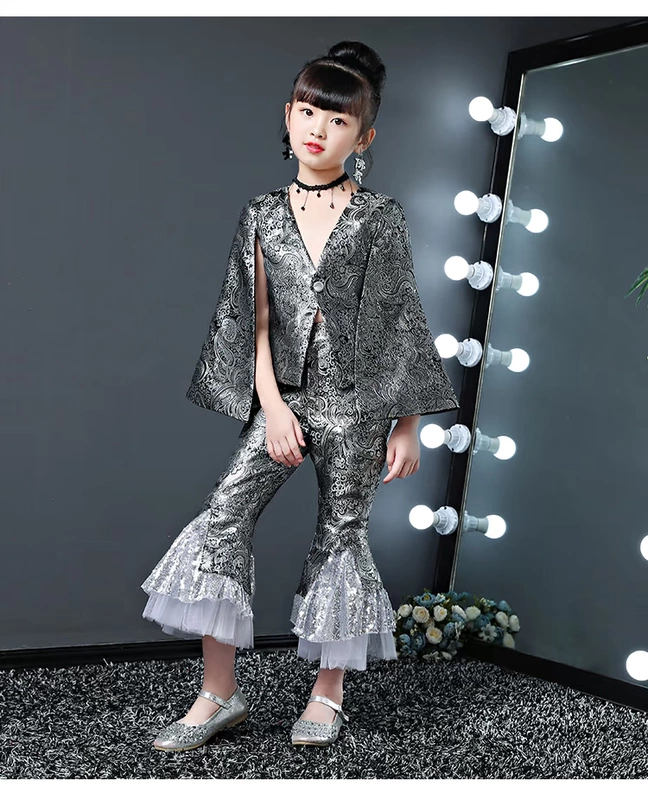 Bộ đồ trẻ em catwalk nữ bộ đồ nhỏ 2018 mẫu xe mới thi đấu thời trang trang phục phù hợp với phần thủy triều quần áo bé trai phong cách lịch lãm
