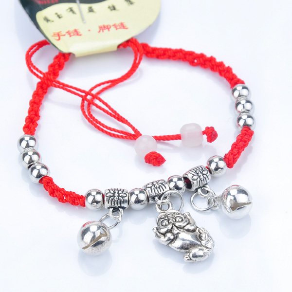 Em bé sinh năm nhỏ dây đỏ vòng tay nữ vòng tay nữ dây đan tay chuyển hạt vòng vàng 18k