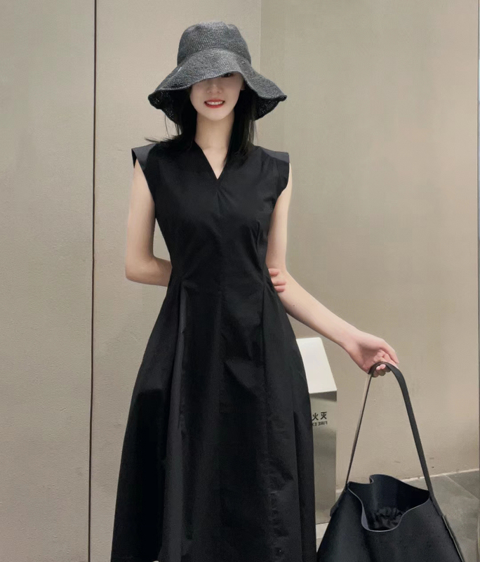 2024 Summer Pure Cotton Solid Color V-Neck Sleeveless Waist-Cinching Dress for Women, Slimming and Elegant Mid-Length Little Black Dress, Hot Item
