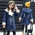 Áo khoác mới 2018 cho bé gái thời trang Hàn Quốc áo khoác denim trẻ em dày denim dày áo khoác mùa đông cộng với nhung áo quần trẻ em Áo khoác