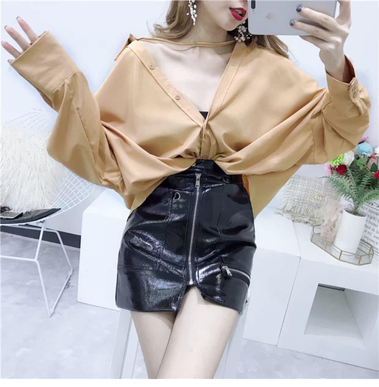 Áo Hồng gió sang trọng sơ mi nữ thu đông 2018 mới Han Fan V-cổ thon voan voan lửng khoét gợi cảm hoang dã áo sơ mi trắng nữ đẹp
