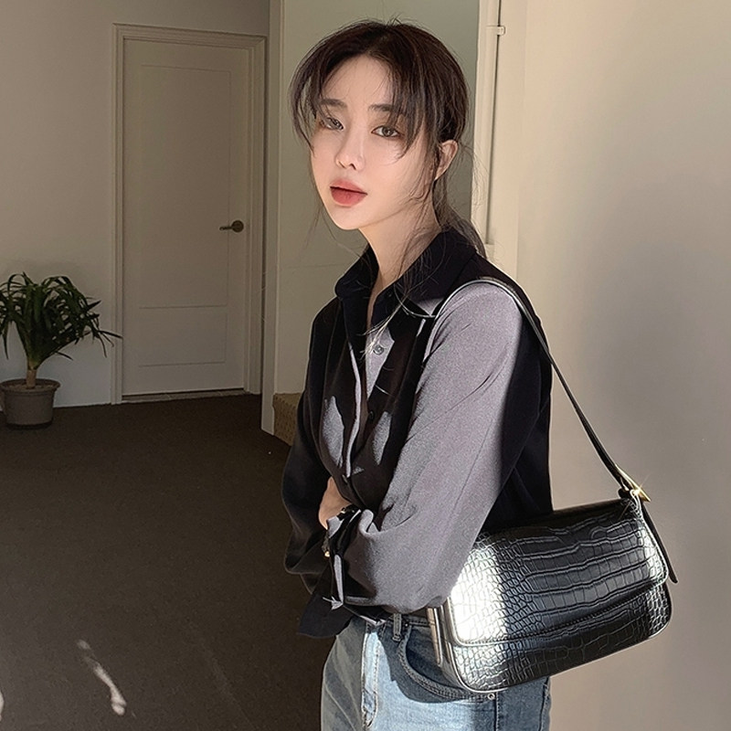 mocobling South Korea's new pure commute base shirt in the early spring