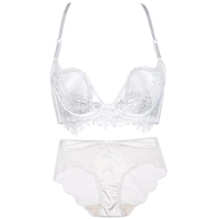 Белый короткий кружевной бюстгалтер, нижнее белье
