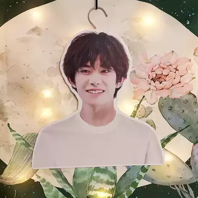 TFBOYS with a short-sleeved waterproof figure around a star hanger with a poster for a female birthday gift