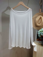 Один белая блузка