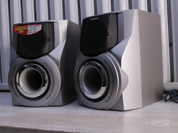 aiwa bookshelf speakers