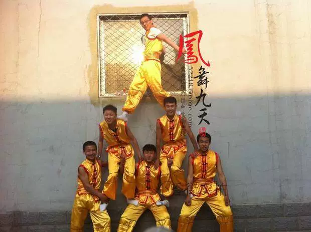 Tay áo nam nữ người mẫu Yangko trang phục Kung Fu rồng trang phục dân tộc để chơi trang phục múa rồng trống võ thuật