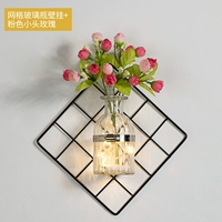 Розовая бутылка с розой в составе, не оставляет следов