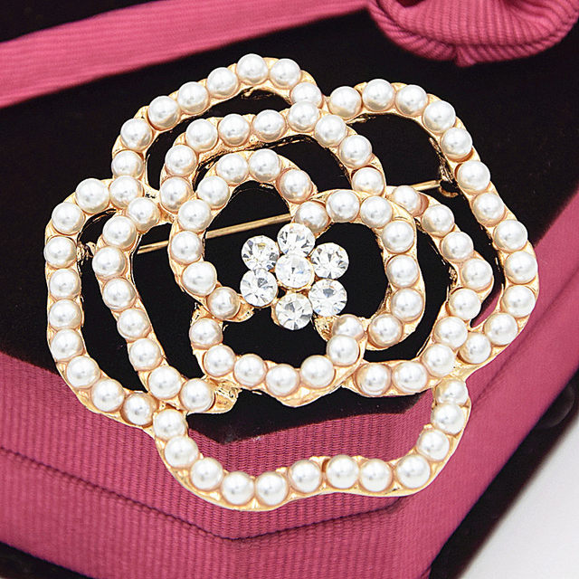 ຄຸນະພາບສູງ rhinestone pearl corsage ຂອງແມ່ຍິງ cardigan pin coat brooch ງ່າຍດາຍ versatile shawl buckle ຄຸນະພາບສູງ pin badge