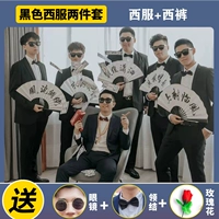 Пиджак классического кроя, костюм, штаны, галстук-бабочка, солнцезащитные очки