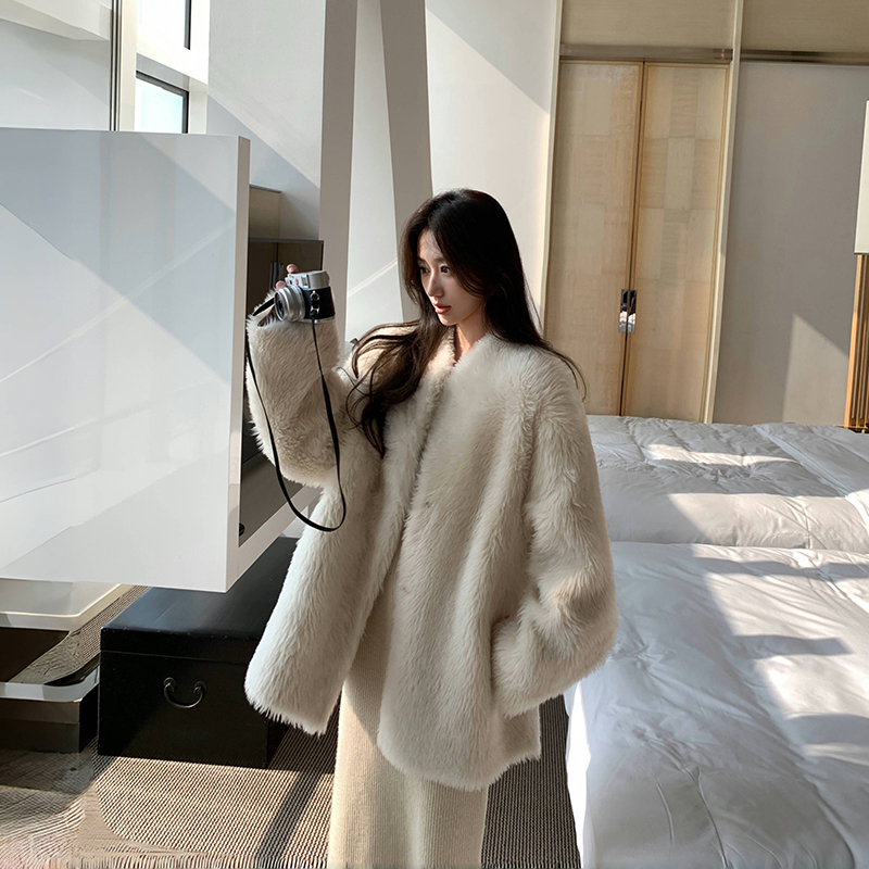 Imported Lacon Long-Haired Raw Lamb Fur Integrated Coat for Women with a Small Stand-Up Collar, Mid-Length, Youthful Fur