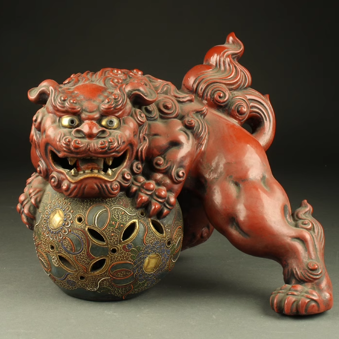 明治时代古董九谷烧瓷器,金彩釉描金色绘赤狮子置物，九谷烧狮子