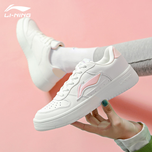 Li Ning sneakers ເກີບບາດເຈັບແລະແມ່ຍິງ 2024 ພາກຮຽນ spring ແລະດູໃບໄມ້ລົ່ນນັກສຶກສາຕ່ໍາເທິງຕ່ໍາບໍ່ເລື່ອນ, ທົນທານຕໍ່ໃສ່ເກີບກິລາ retro ອ່ອນ.