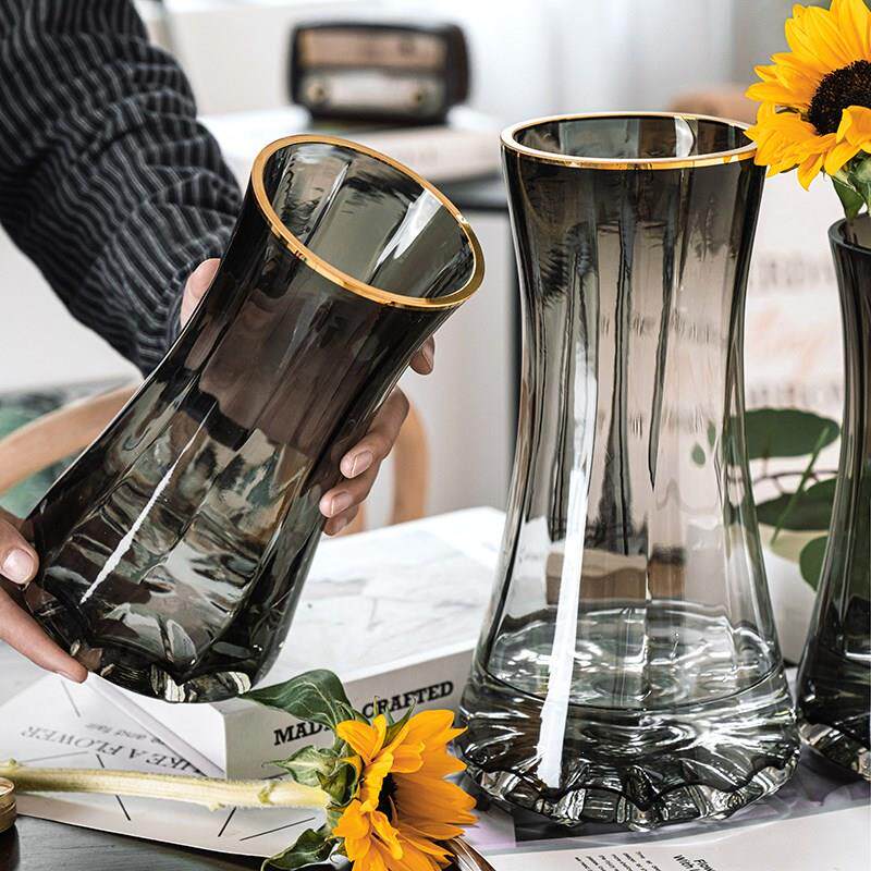 The vase for lily is light luxury, simple and modern style, the glass bottle for raising the rich and precious bamboo, the creation of gold wide mouth hydroponics