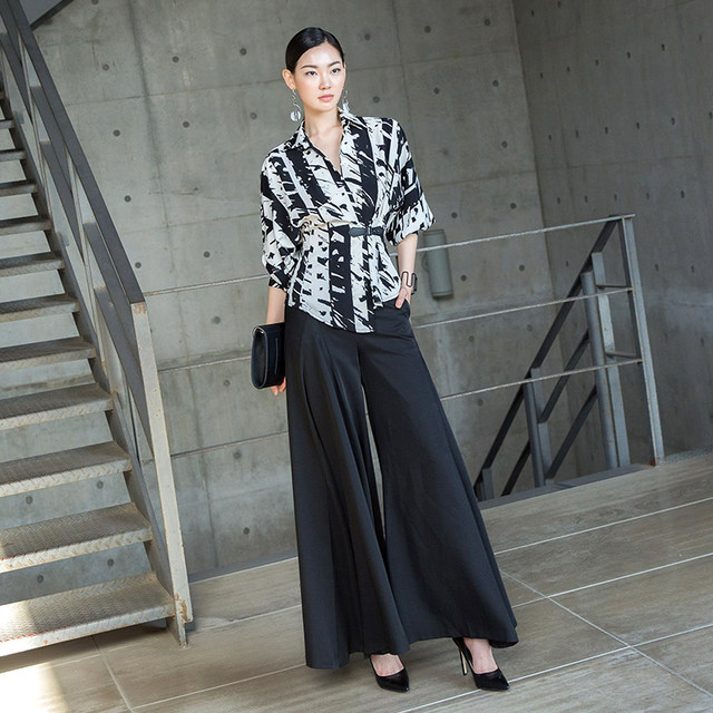 Black and white striped bat shirt top shirt wide-leg pants suit long-sleeved women's high-end fashion two-piece spring