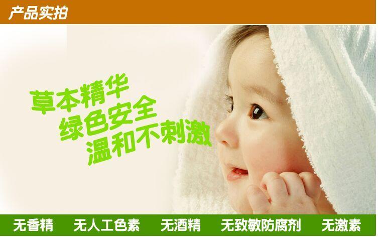 Khăn lau tay cho bé bằng giấy lau tay 80 bơm không cồn không gây khó chịu cho bé. giấy ăn