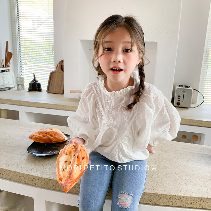 Super fairy girl western style shirt lace hollow design palace style white cotton girl baby doll shirt spring