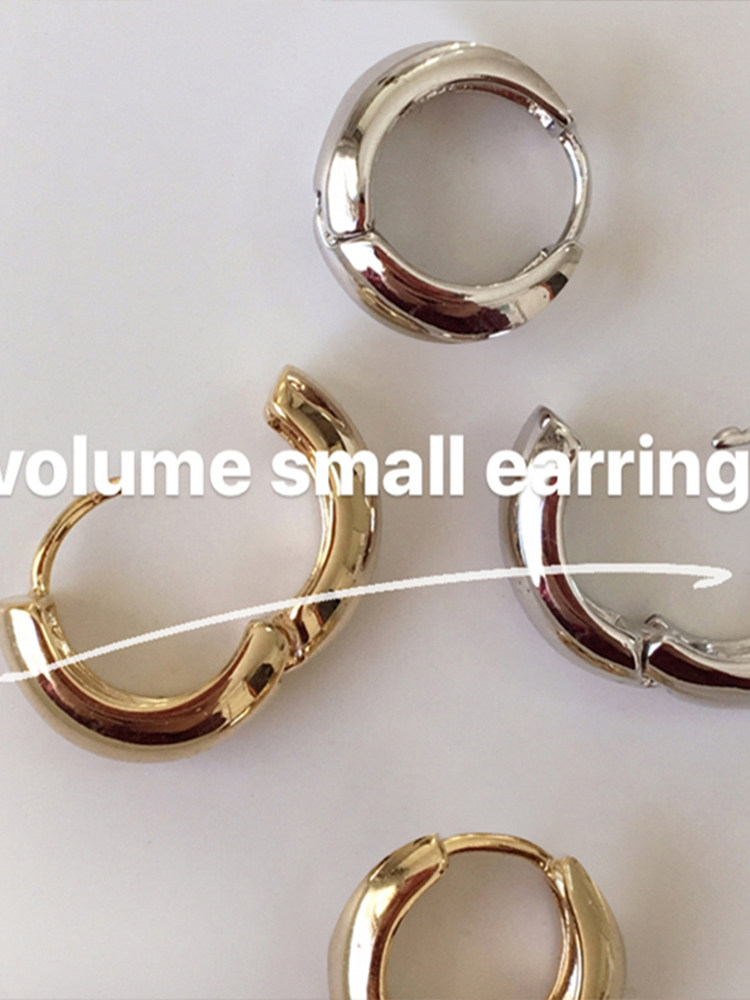 Korean retro ins cold wind chic extremely simple mini small earrings earrings European and American water drop earrings high color retention