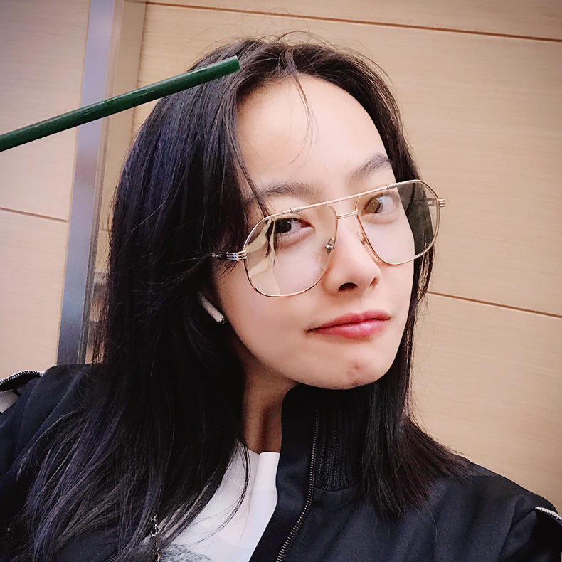 Ca sĩ rap mới của Trung Quốc với cùng một cặp kính Song Song nam và nữ gọng kính Sven cặn bã có thể được trang bị với cận thị kính chữ v