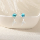 Небольшие дизайнерские серьги, серебро 925 пробы, лунный камень, тренд сезона, изысканный стиль, яркий броский стиль