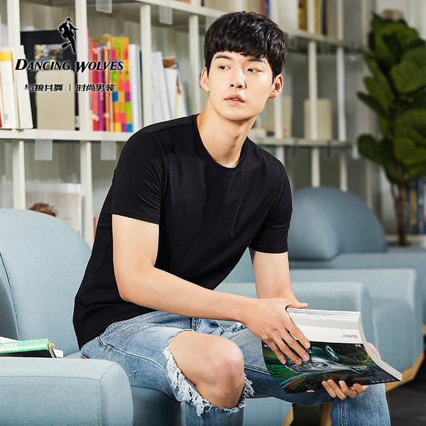 七匹狼旗下 与狼共舞 18年春季新款 圆领男式短袖T恤 天猫优惠券折后￥59包邮（￥99-40）修身版、时尚版可选