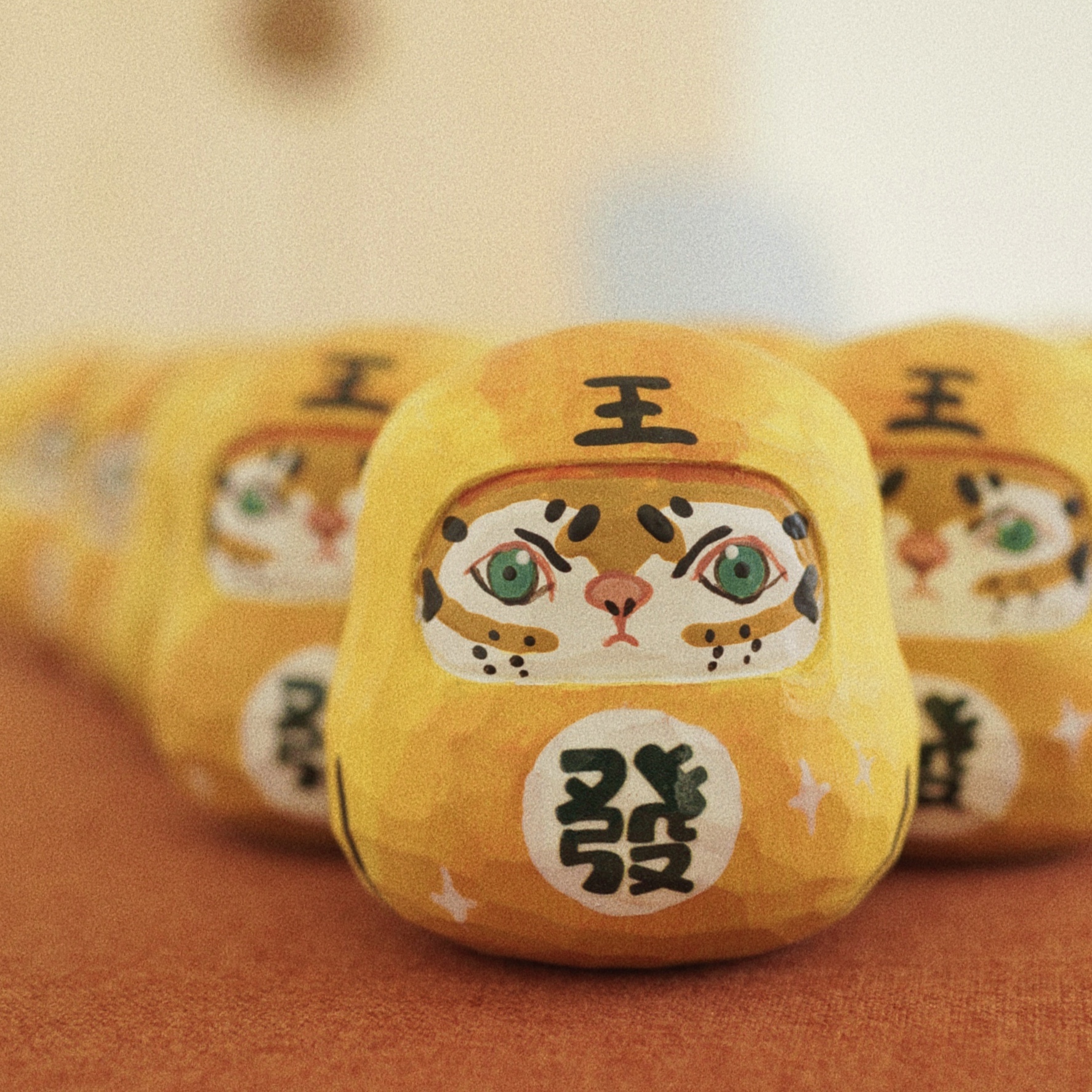 OHE) original 2022 tiger year wood carver egg swing piece tabletop adorable handmade auspicious small crowdcountry wind gift