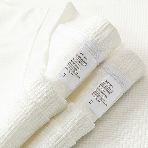 Белая летняя однотонная приятная телу футболка с коротким рукавом