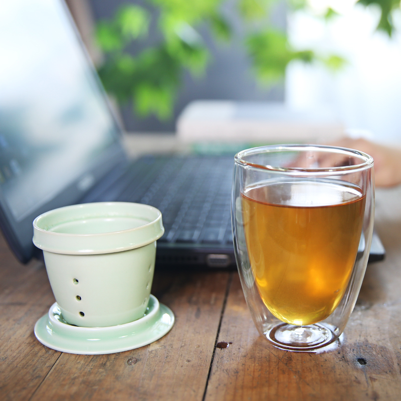 Porcelain sink filter against the hot heat transparent glass heart cup home tea cup office separation