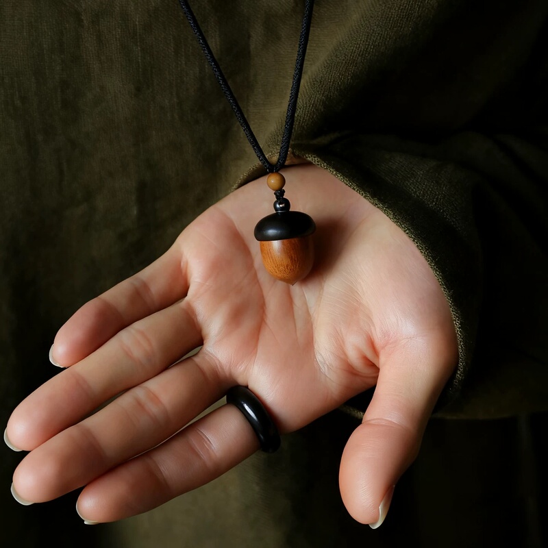Sandalwood Acorn Hollowed-Out Essential Oil Necklace Aromatherapy Pendant Portable Diffuser Plant Essential Oil Aroma Pendant Accessory Sandalwood Acorn Hollowed-Out Essential Oil Necklace Aromatherapy Pendant Portable Diffuser Plant Essential Oil Aroma Pendant Accessory