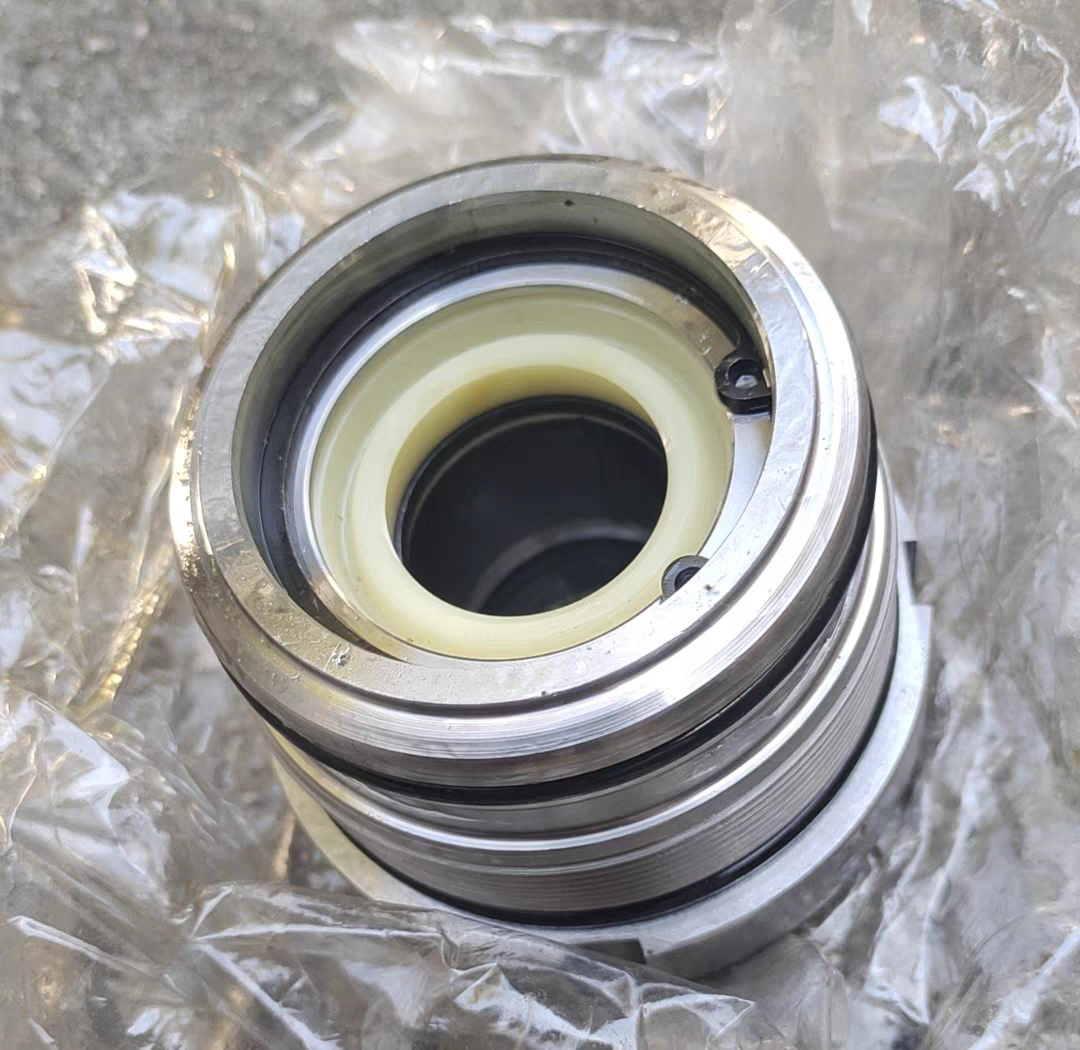合力2-3吨倾斜缸导向套总成含油封32mm3吨倾斜油缸头 D20B8-50201