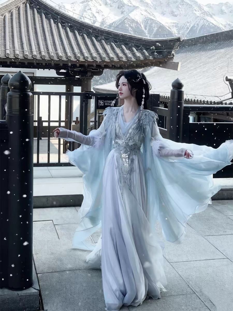 素羽华裳秋冬款汉服套装有哪些亮点？