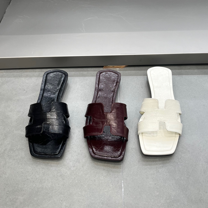 European Station 2026 Summer New Women's Shoes Genuine Leather Open-Toe Low-Heel H Slippers European Style Square-Toe Fashionable and Elegant Sandals Trendy