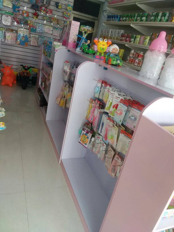 Boutique shop shop in the    kids     tủ kính trưng bày mini