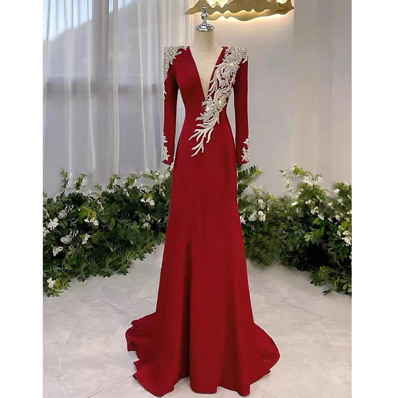 Red Evening Hostess Dress with a High-End Feel, 2026 New Model for Formal Occasions, Stage Solo Performances, Dignified and Elegant
