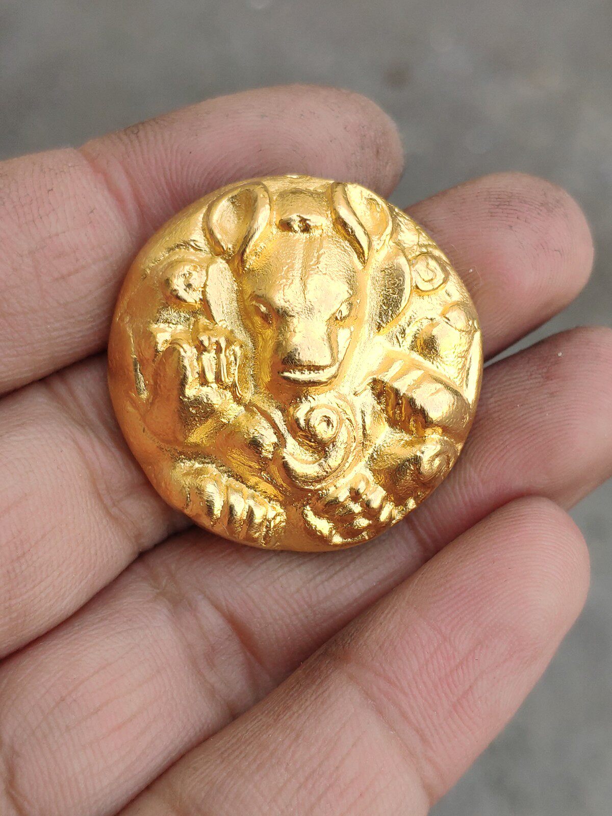 (Han Dynasty Gold Bronze Kumami Bear Bubbles) Large Mood Old Silver Finely Cast Small Bear Mat town Paper Bear Bubble