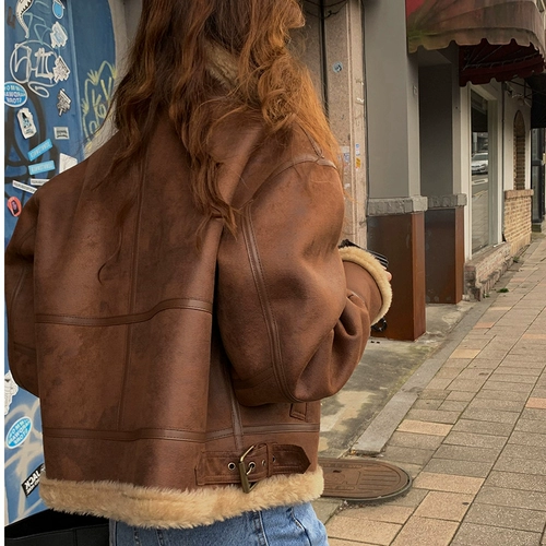 Айкоко мех интегрированные оленя Deea Velvet Locomotive Jacket Утолщенная леди короткая свободная внешняя куртка