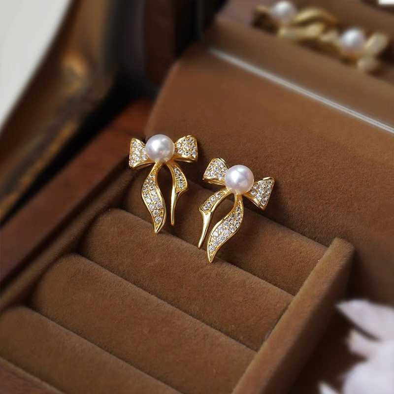 Fa-style minimalist fashion small fragrant wind ear decoration s925 silver pearl butterfly knot ear nail small crowdsourced retro design feeling earrings