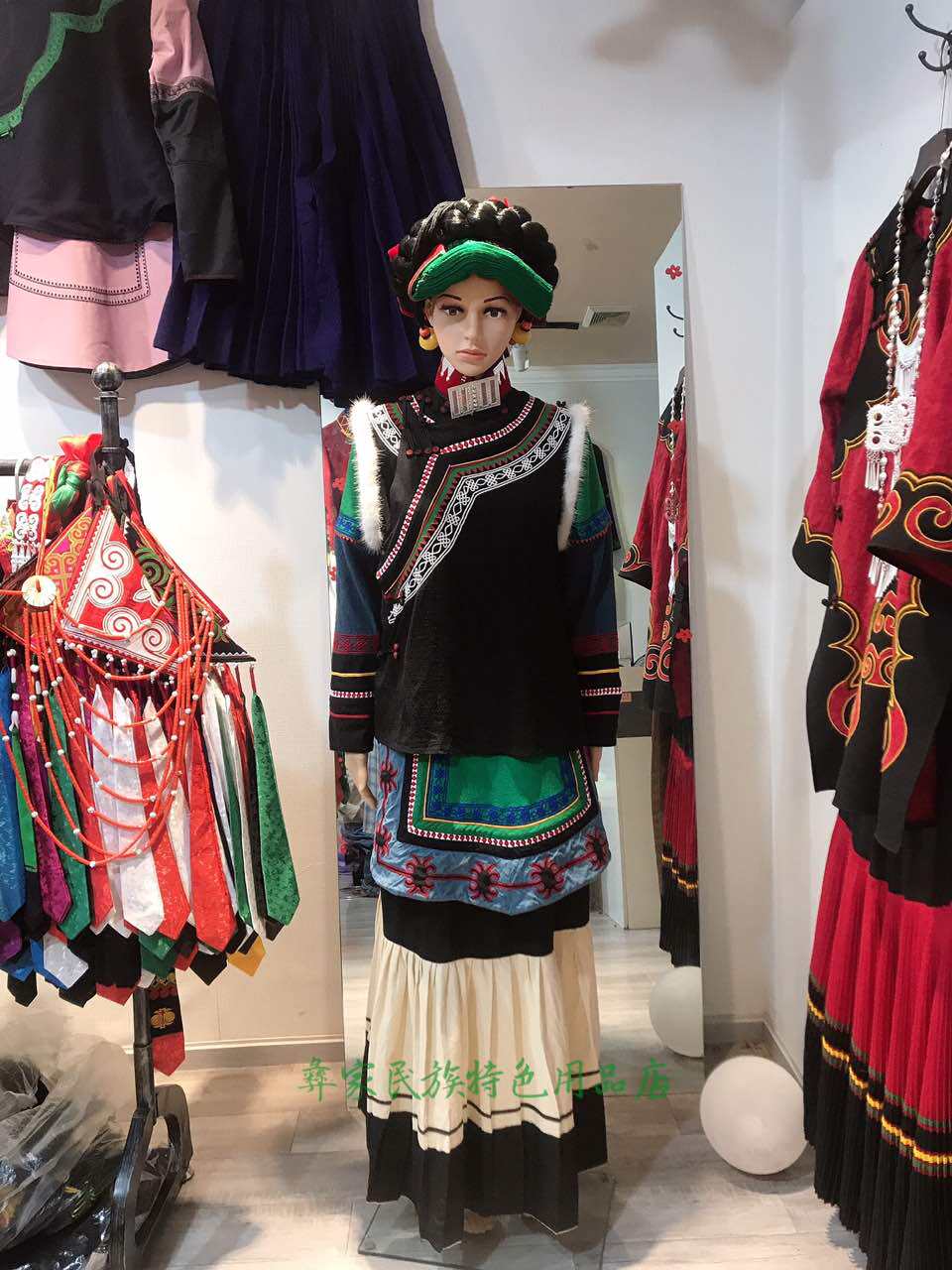 Sichuan Liangshan Yi ethnic clothing Yi ethnic dress pure handmade cotton hemp ethnic wind clothing retro atmosphere ethnic wind