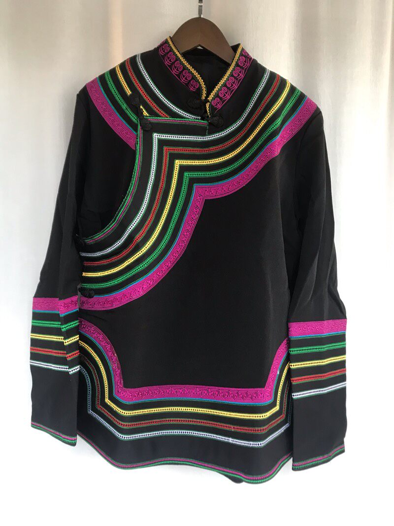 Yi Clothing Machine Embroidery Man's Costume Embroidery Grouve Clothes Stage dress National Wind