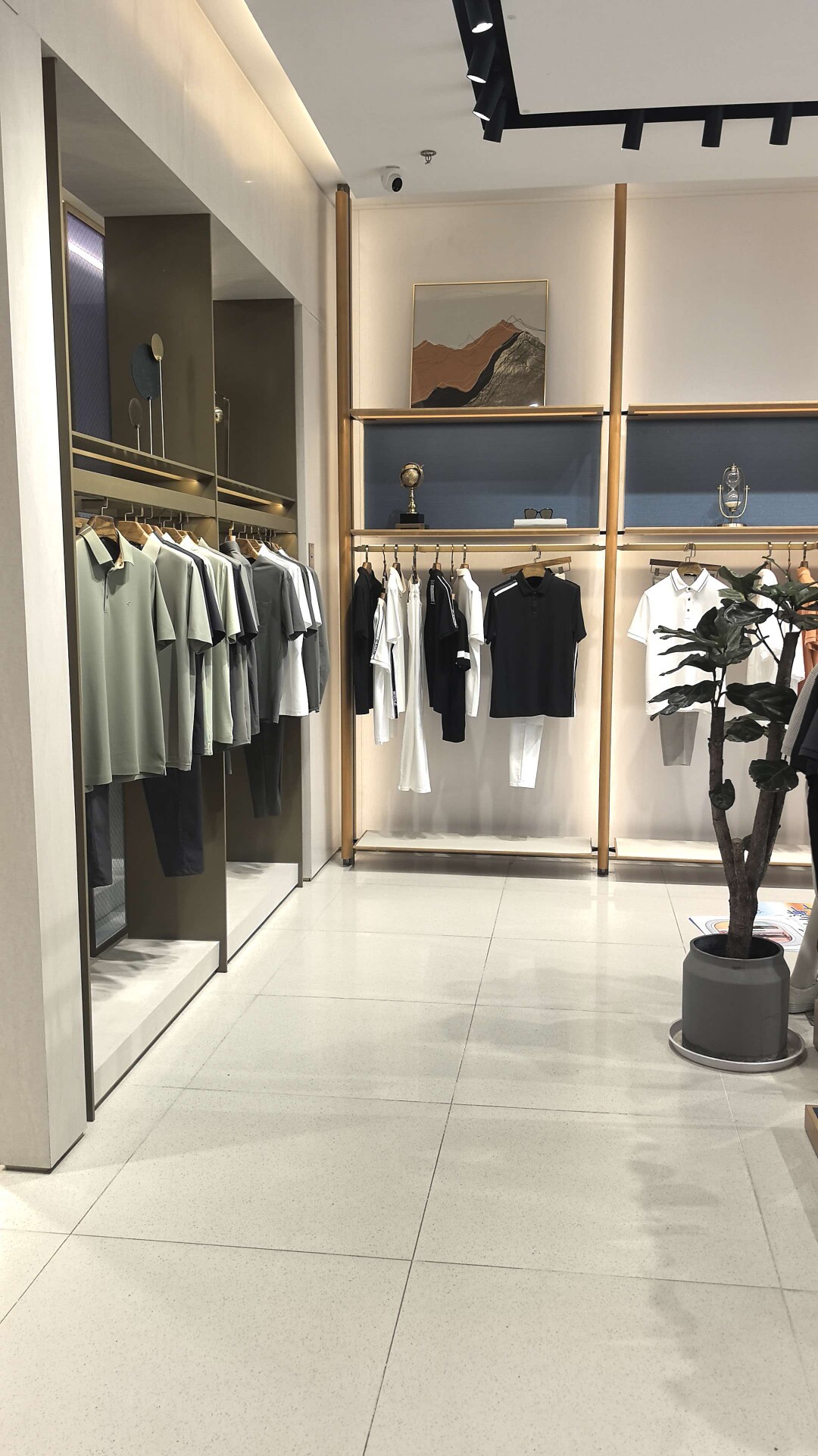 8587商贸品牌工厂店的LOGO