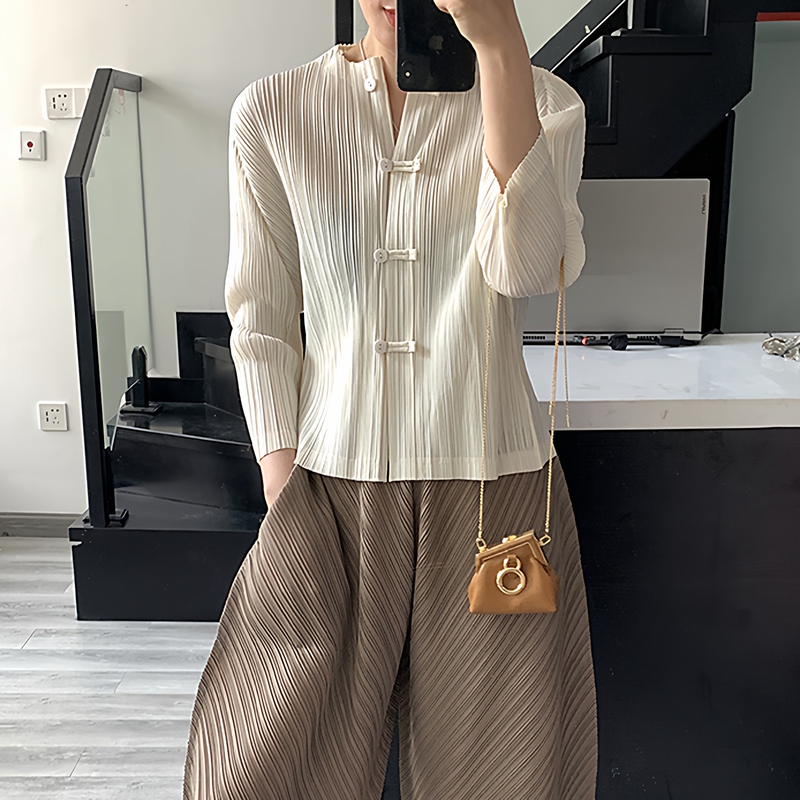 Miyake-Style Button-Up Outerwear 2026 Summer New Loose Retro Pleated Top Short Elegant New Chinese Style Shirt for Women Miyake-Style Button-Up Outerwear 2026 Summer New Loose Retro Pleated Top Short Elegant New Chinese Style Shirt for Women