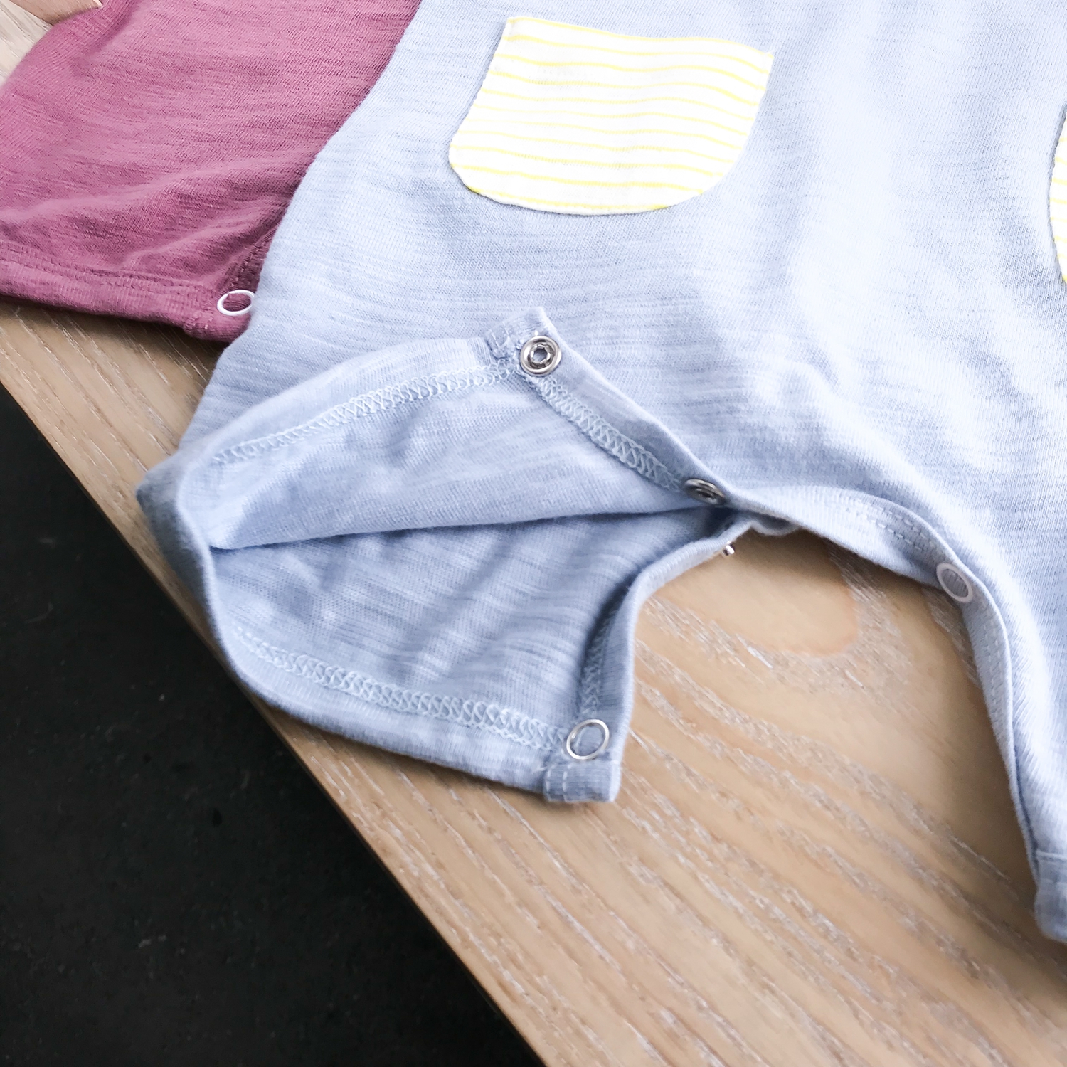 Babyiesies Baby fake 2 mảnh quai góc phẳng quần áo rắm tay áo ngắn mùa hè 0-1 quần áo sơ sinh quần áo trẻ sơ sinh - Áo liền quần áo liền quần có tất baby