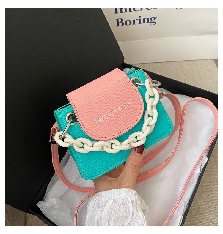 Small Solid Color Magnetic Buckle Crossbody Bag display picture 6
