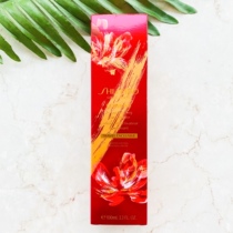 The new version of Japan Red waist facial essence Red Yan muscle base liquid moisturizing and moisturizing 100ml